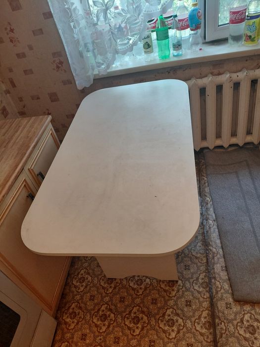 Продам кухонный стол, табуретки