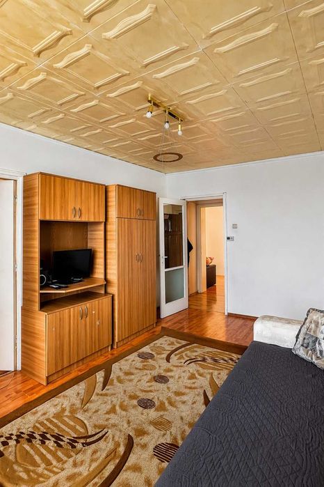 Apartament 3 camere | Centru | Foarte luminos | 2 balcoane închise | Orientare S-V