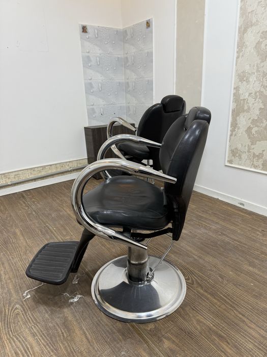 Продаются 2 парикмахерских кресла