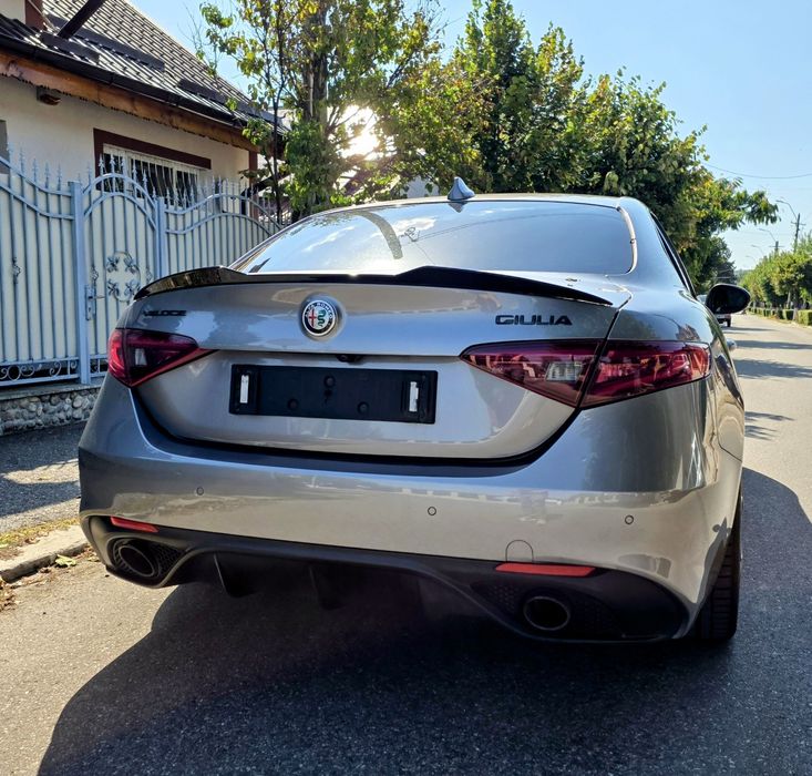 Alfa Romeo Giulia Veloce 2.0 AT8 Q2 CarPlay Distronic Padele