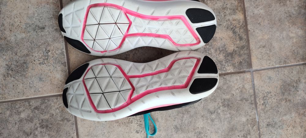 Продавам маратонки Nike