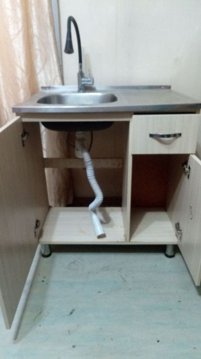 Кухоная мойка для посуды в отличном состоянии