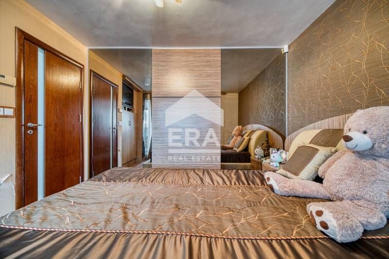 Продава се Тристаен апартамент в Варна, Възраждане 1 - 123 кв.м за 991 €/кв.м - Снимка #10