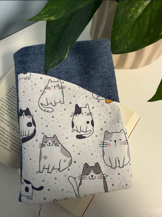 Подвързия (дрешка) за книга - ръчно изработена