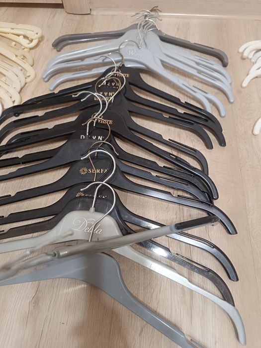 Плечики/ вешалки для одежды