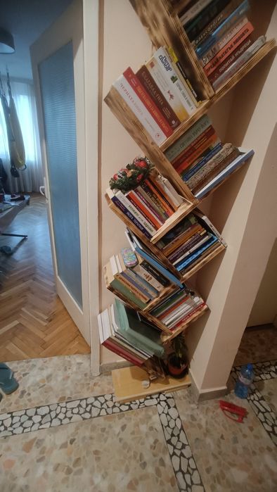 Етажерка за книги от дърво
