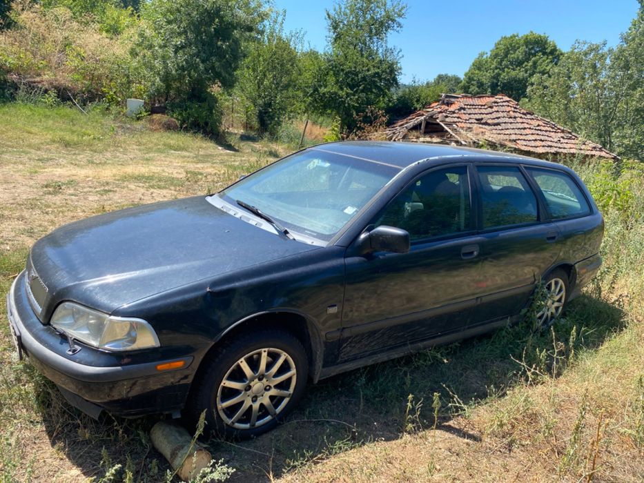 Volvo v40 1.9 1999.г на части всичко по колата е налично