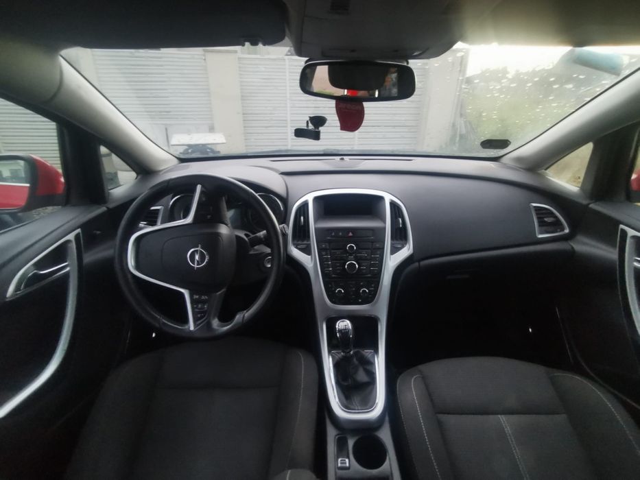 Vând Opel Astra j