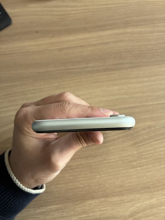 iPhone XR белый 128гб
