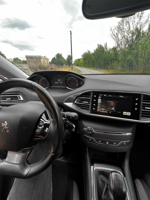 Peugeot 308 SW 1.2 PureTech 2015 | 165k km | Navi | Clima | Carlig