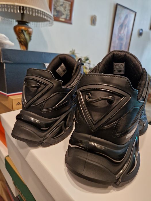 Guess Belluno , носени веднъж,  неразличими от нови.