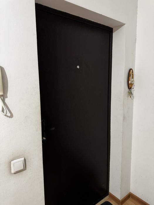 Продам входную дверь б/у