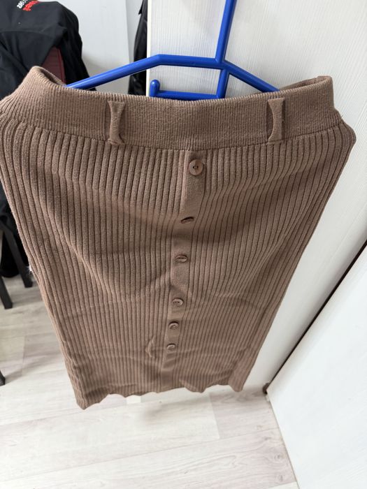 Стильная коричневая юбка