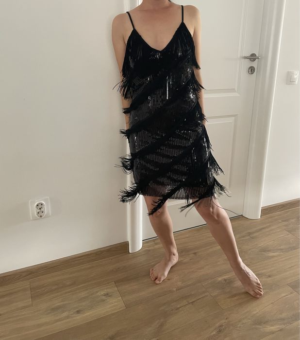 Vand rochie neagra cu franjuri