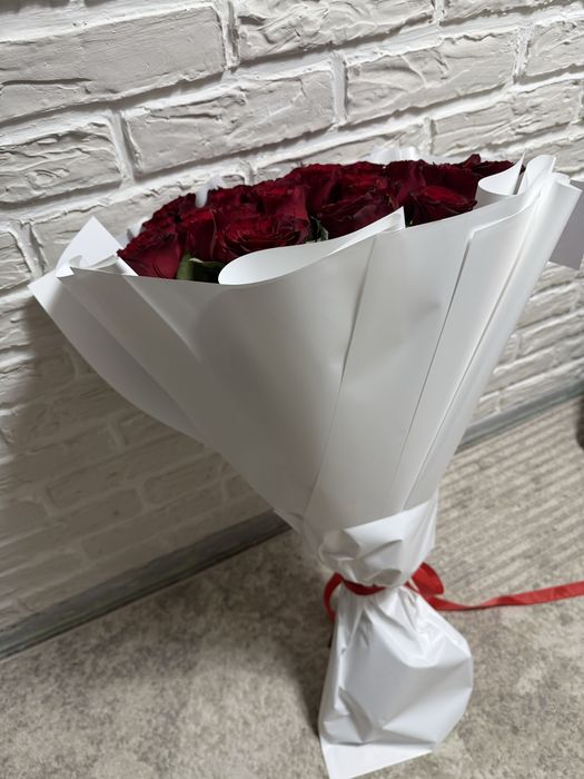 Метровые розы красные
