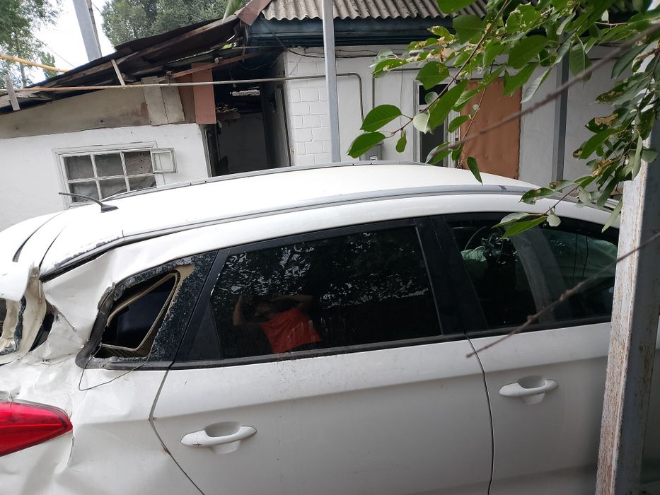 Срочно Продам машину в аварийном состоянии.