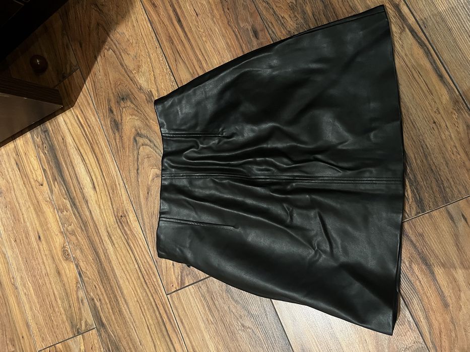 Черна кожена пола