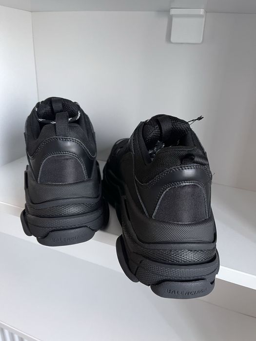 Balenciaga Triple S masura 41 pe stock