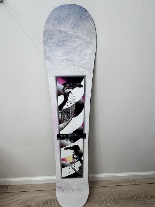 Поодам сноуборд Yes Hel