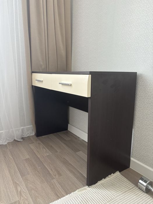 Туалетный стол и 2 тумбы