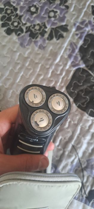 Aparat de bărbierit philips
