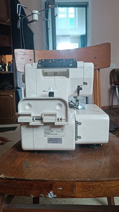 Продам оверлок жаноме
