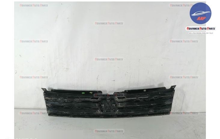 Радиаторна решетка Р Лайн оригинална Фолксваген / Volkswagen Touareg в