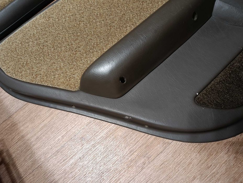 Обшивки дверей Chaser JZX90