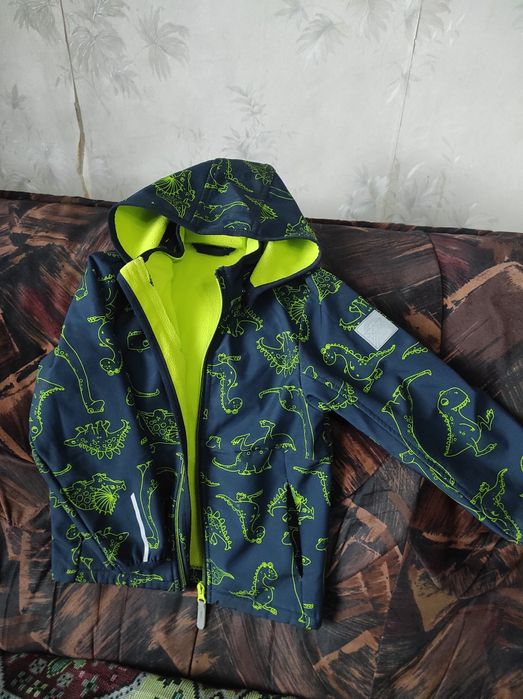 Курточки .одна пара м комбинезоном.