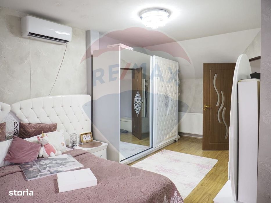Casă / Vilă cu 9 camere de vânzare