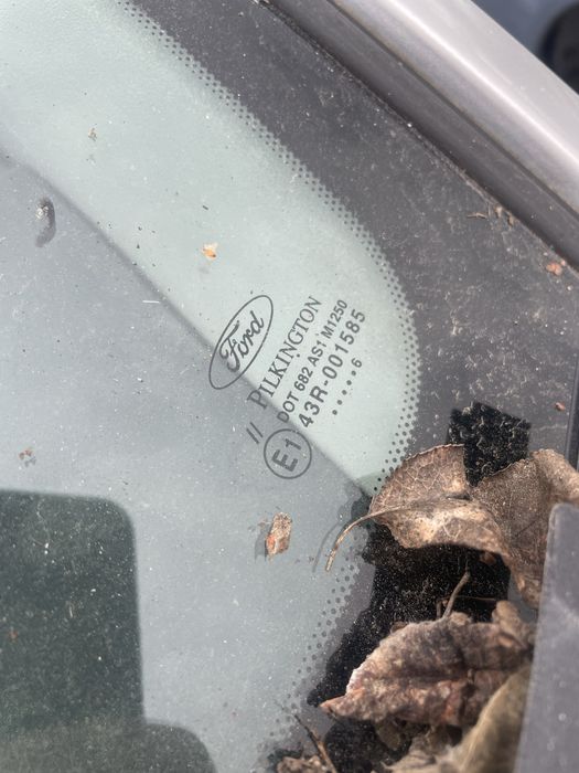 Челно стъкло за ford fiesta 2001 - 2007г