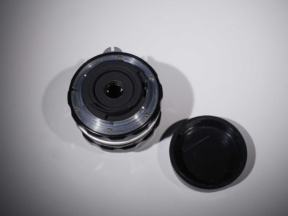 Обективи Nikon Nikkor 28mm f3,5 и 35mm f2,8