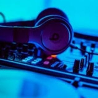 DJ va Aparatura hizmati barcha Tadbirlar uchun