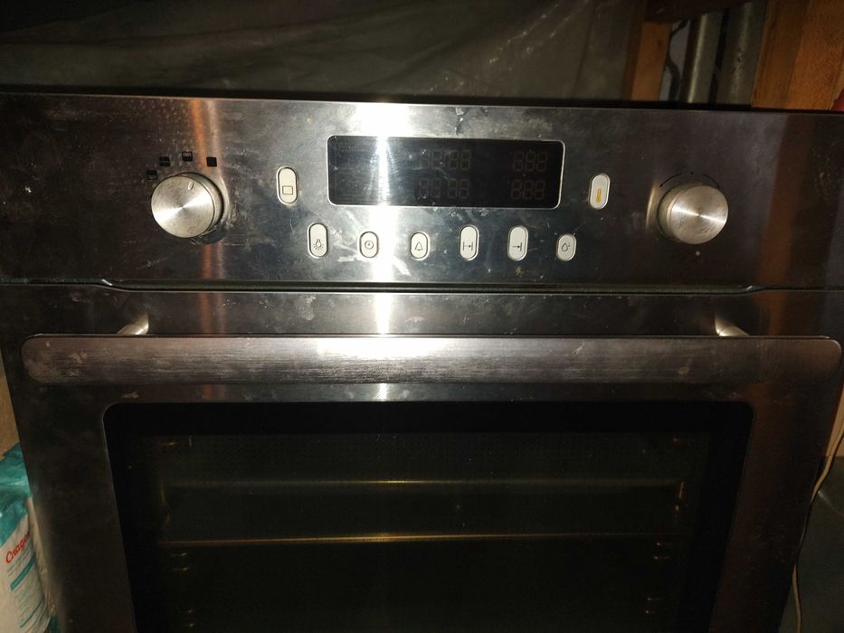 Продавам фурна за вграждане САМСУНГ за части