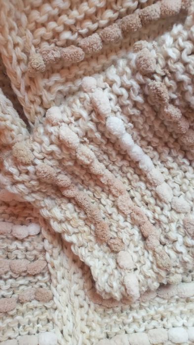 Ръчно плетена вълнена жилетка