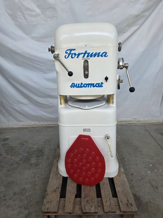 Напълно автоматизиран немски тестоделител и окръглител Fortuna 3