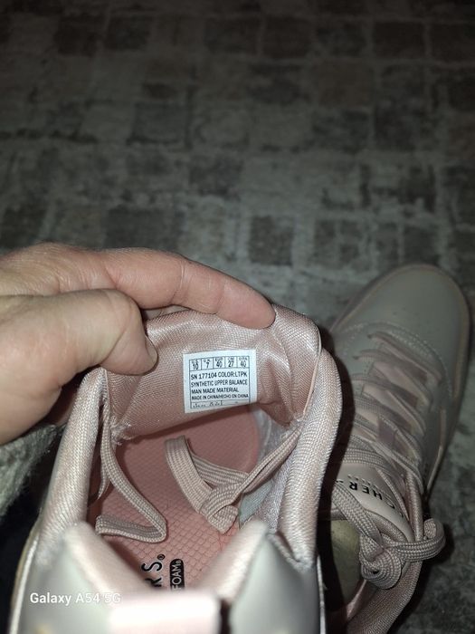 Adidasi Skechers noi 40