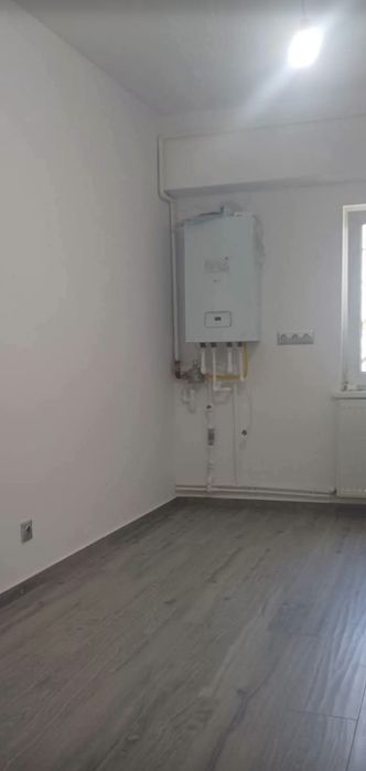 Apartament 2 camere,decomandat,Icfrimu,etaj1/4:89.000euro