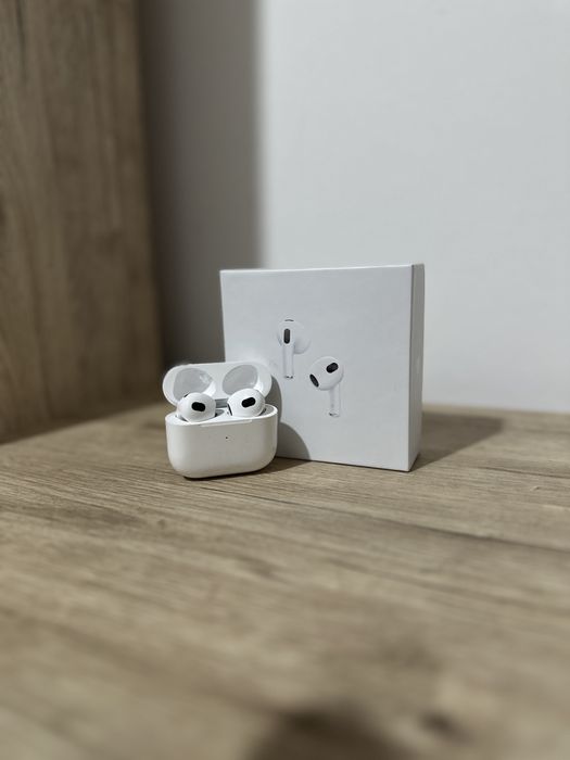 Vând căsti AirPods 3 1.1 cu cele originale
