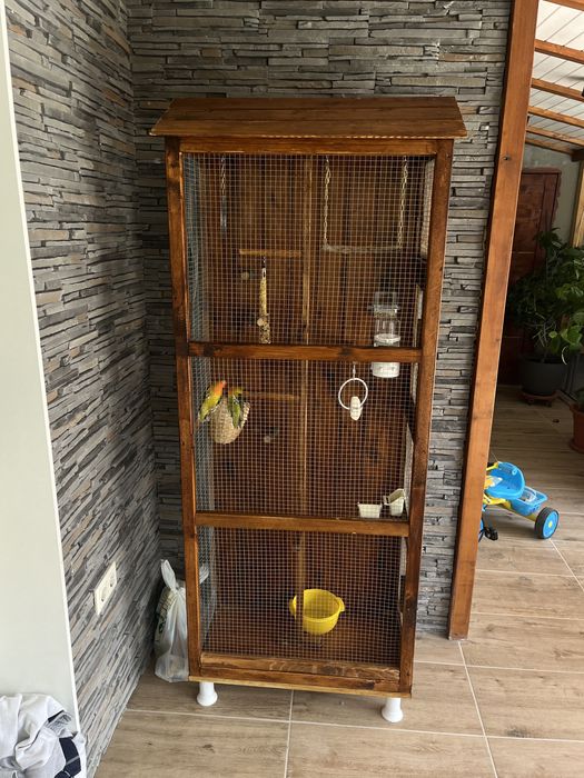 Colivie papagali din lemn