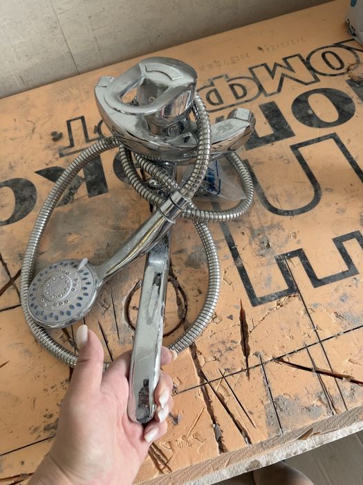 Продам смеситель калори