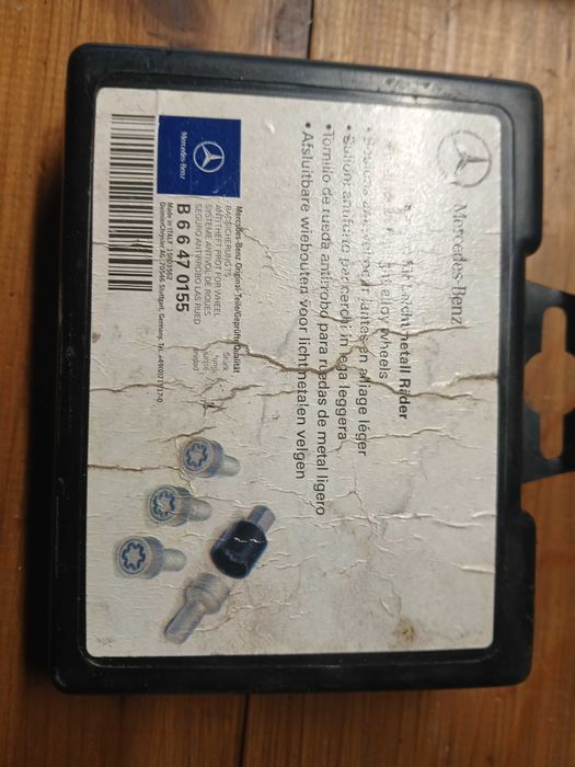 Оригинални секретни болтове за Мерцедес