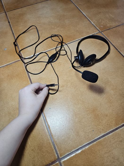 Căști cu fir nou nouțe