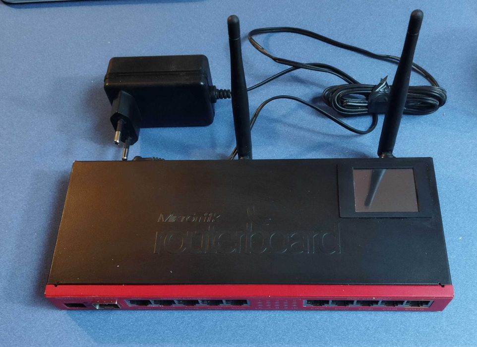 Router Mikrotik RB2011UiAS-2HnD-IN