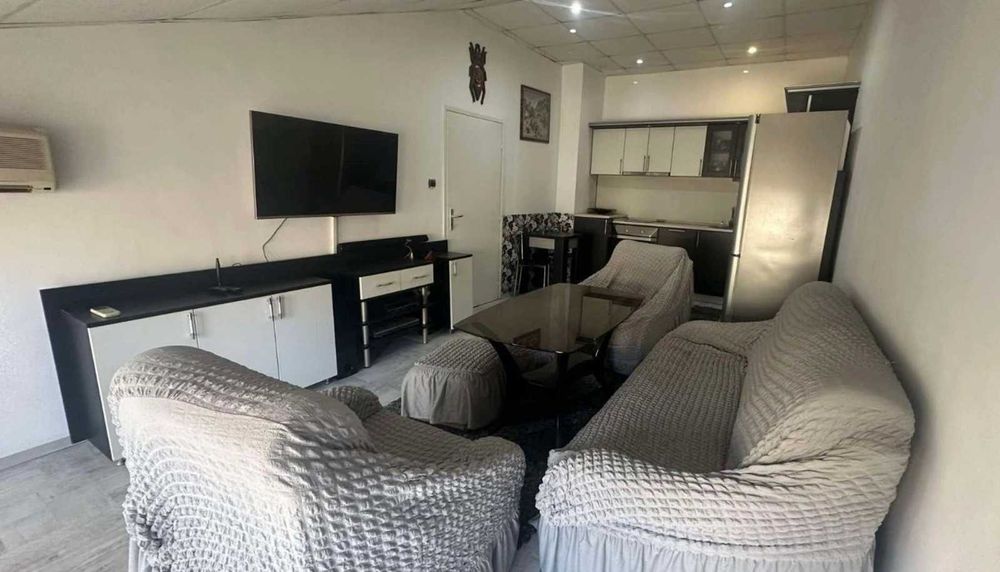 Двустаен апартамент до Билла на моста