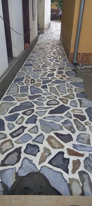 Vindem si montam piatra naturala