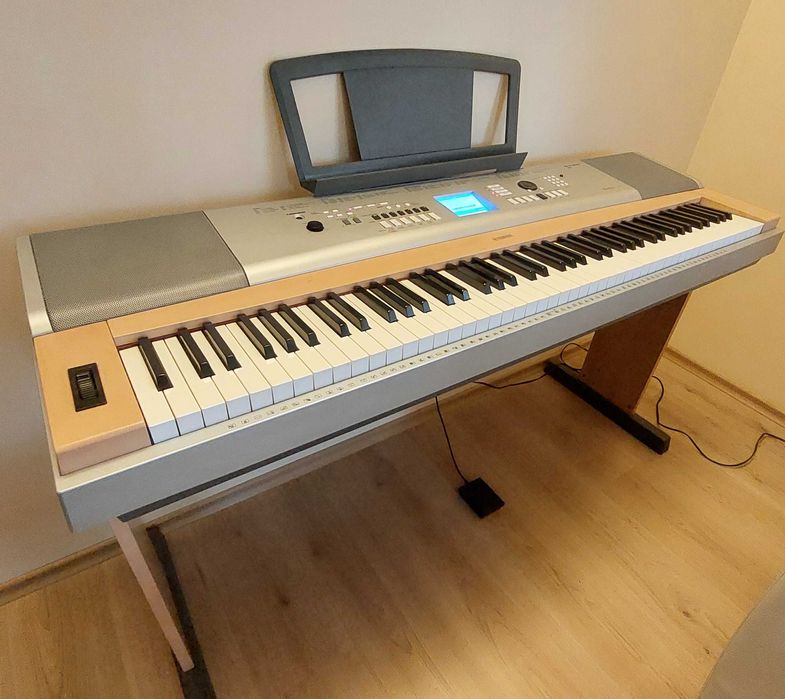 Дигитално пиано с тежък клавиш Yamaha DGX -620