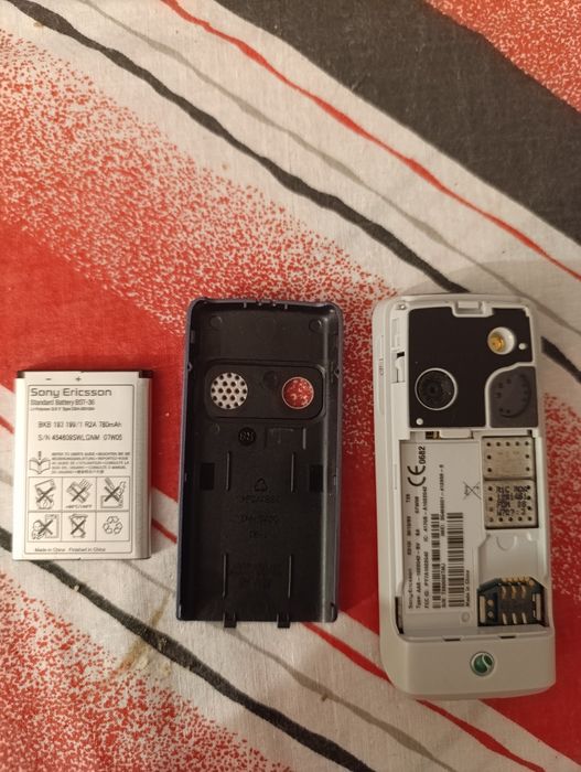 Sony Ericsson K310i funcțional și cu încărcător original