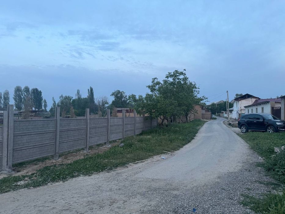 Срочни. Янгийулда ер участкаси сотилади.