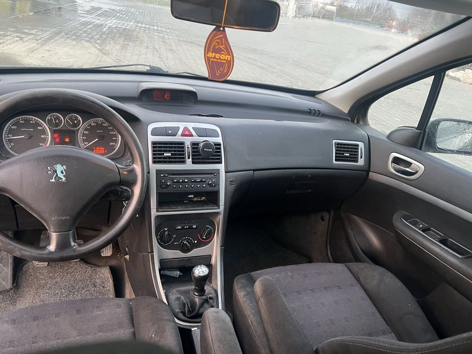 Vând peugeot 307 , an 2003 motor 1.6 benzina (usor negociabil